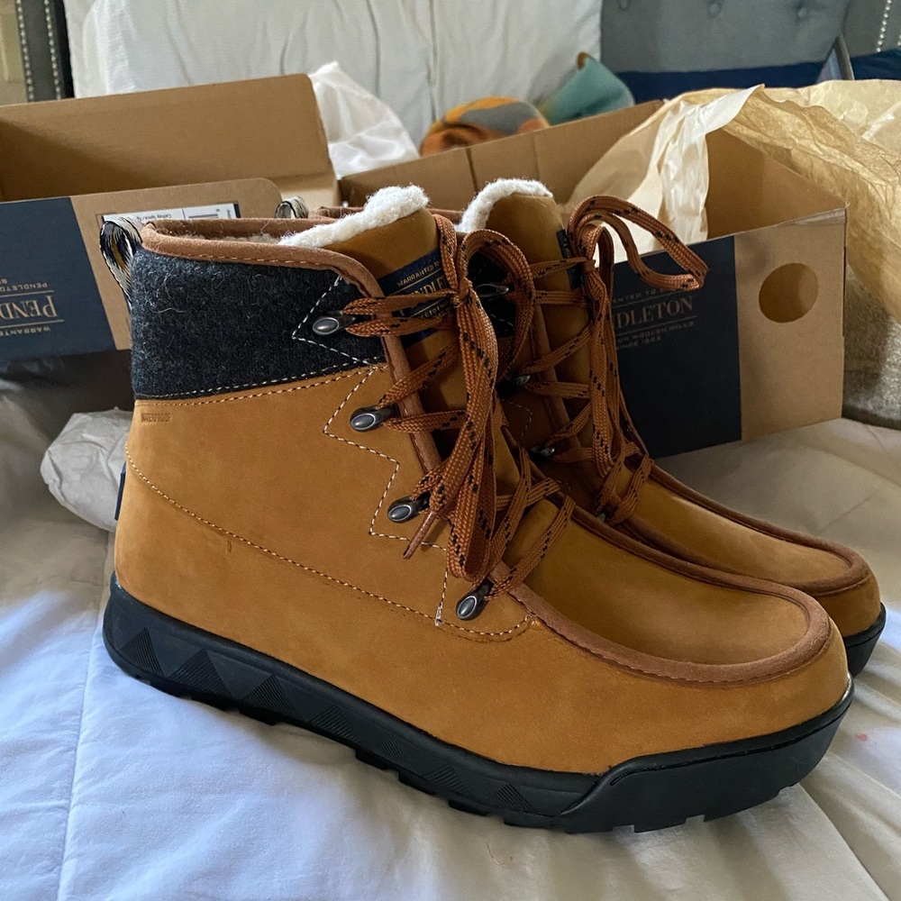 New In Box - Pendleton Wmn’s Torngat Boot - Size 9 - image 1